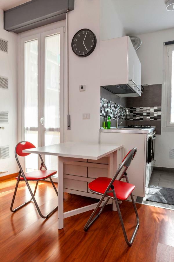 Bright House In Milan Apartment ภายนอก รูปภาพ